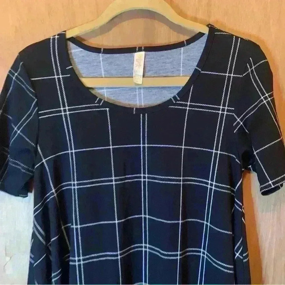 LuluaRoe Black Plaid Women Top Short Sleeve Casual Size Extra Small - Picture 4 of 16